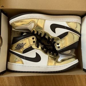 Air Jordan 1 Mid Se “Metallic Gold”